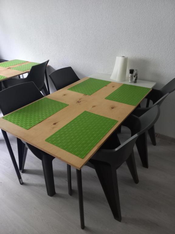 Hoteliving Am Bahnhof Pohlheim Bagian luar foto